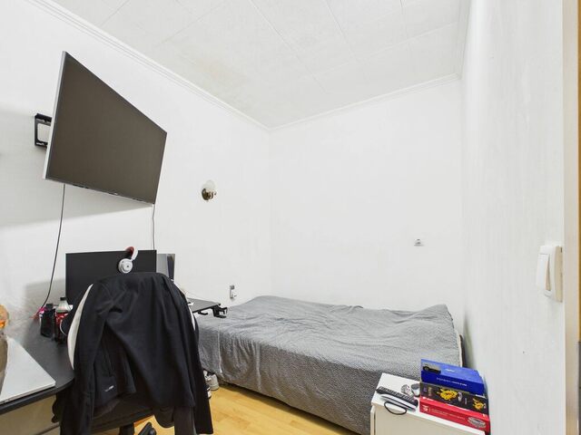 640
